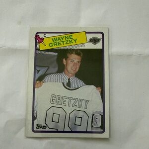 Topps 1988 Wayne Gretzky #120 Card in Mint condition. HOF.  🐐